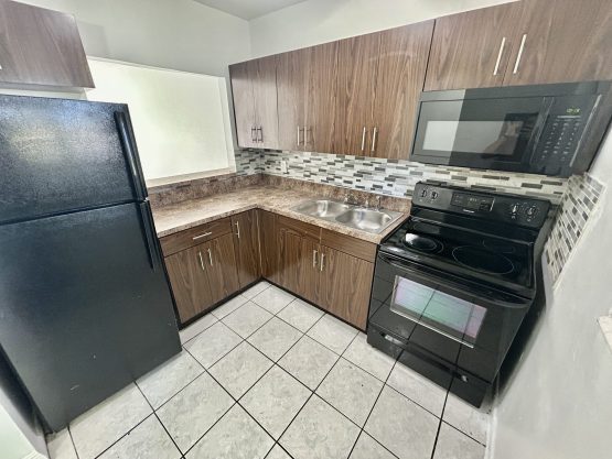 2252 NW 183rd St unit #4 Miami Gardens FL33056
